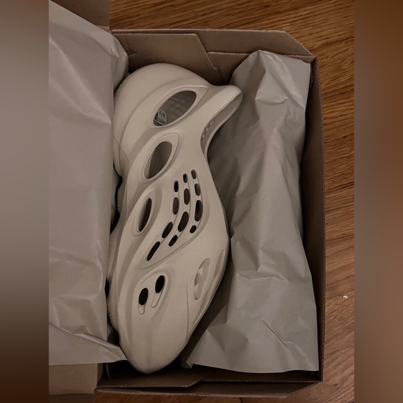 Yeezy Foam Runner RNR RNNR Sand - Picture 6 of 7
